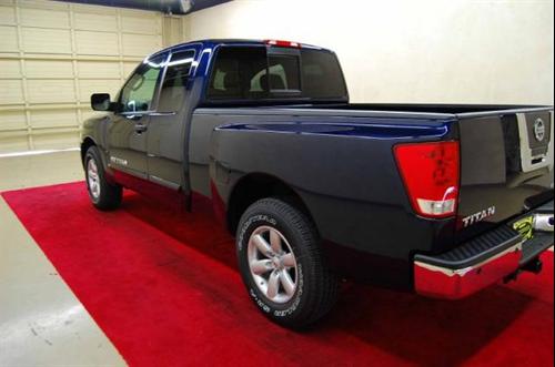 Nissan Titan 2010 photo 3
