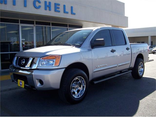 Nissan Titan 2010 photo 1