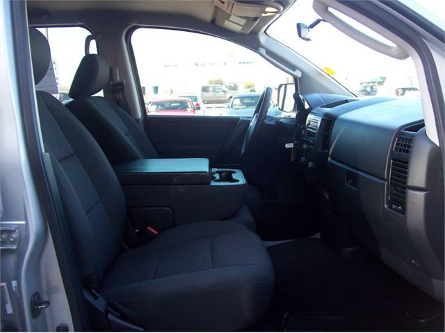 Nissan Titan 2010 photo 2