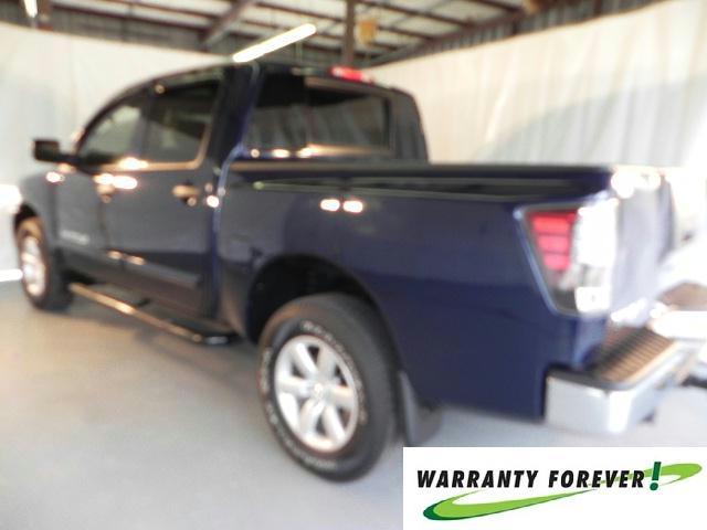 Nissan Titan 2010 photo 1