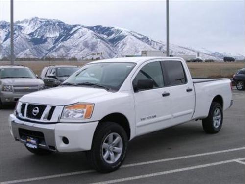Nissan Titan 2010 photo 2