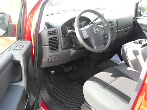 Nissan Titan 2010 photo 2