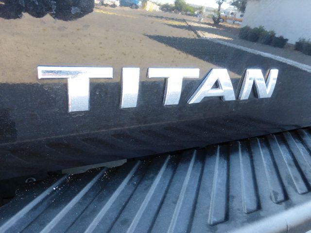 Nissan Titan 2010 photo 9