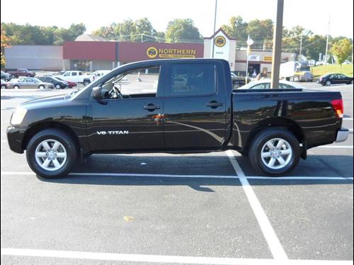 Nissan Titan 2010 photo 1
