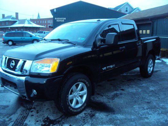 Nissan Titan 2010 photo 2