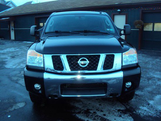 Nissan Titan 2010 photo 3