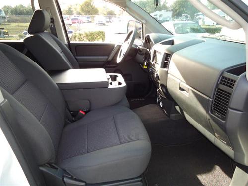 Nissan Titan 2010 photo 2