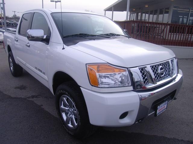 Nissan Titan 2010 photo 3