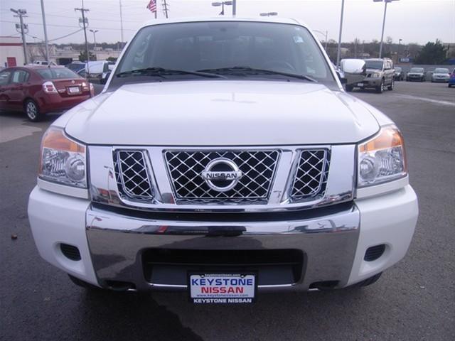 Nissan Titan 2010 photo 4