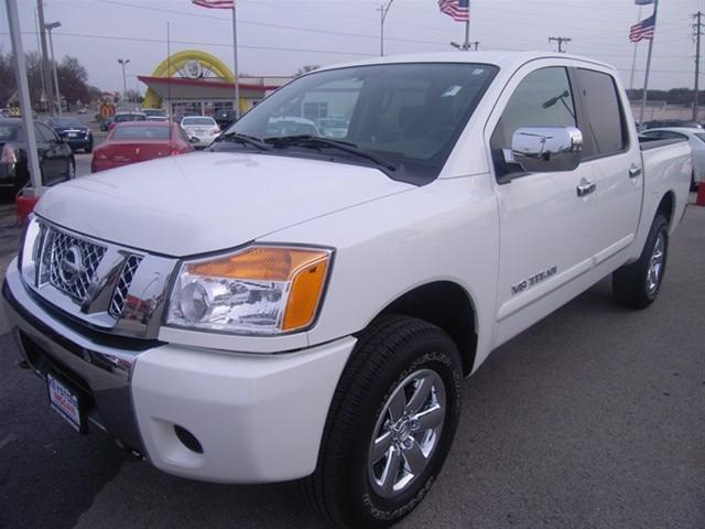 Nissan Titan 2010 photo 5