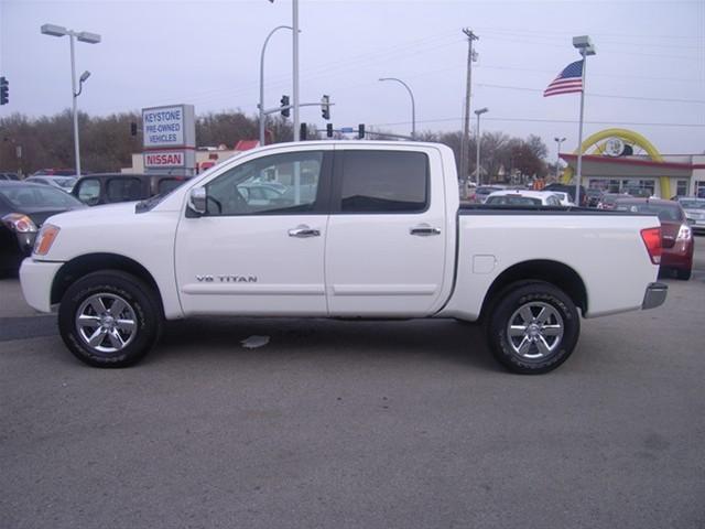 Nissan Titan 2010 photo 1