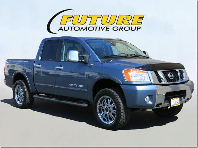Nissan Titan LX Minivan Pickup Truck