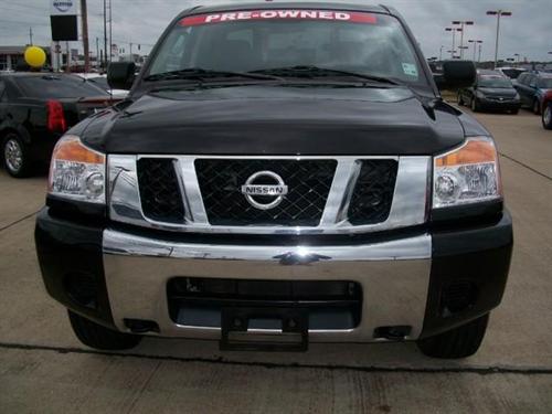 Nissan Titan 2010 photo 2