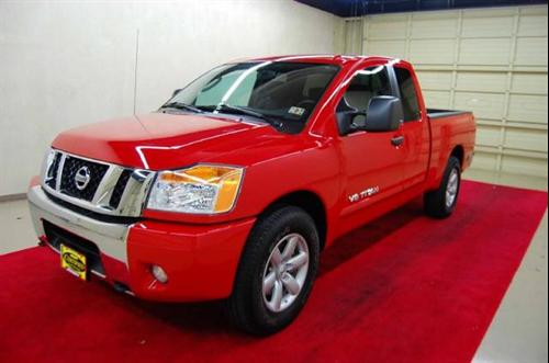 Nissan Titan 2010 photo 2