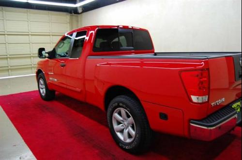 Nissan Titan 2010 photo 1