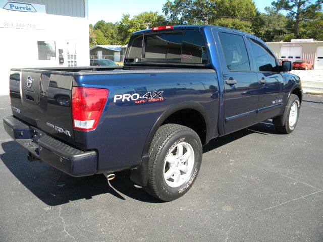 Nissan Titan 2010 photo 2