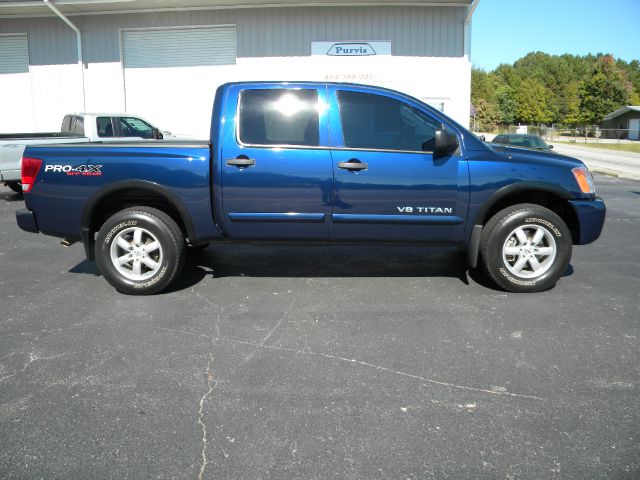 Nissan Titan 2010 photo 3