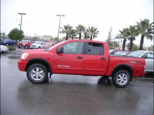 Nissan Titan 2010 photo 1
