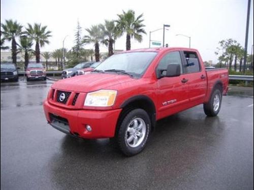 Nissan Titan 2010 photo 2