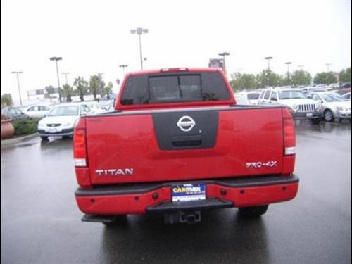 Nissan Titan 2010 photo 3