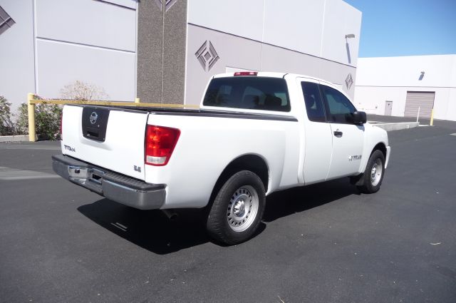Nissan Titan 2010 photo 2