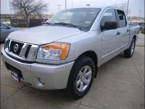 Nissan Titan 2010 photo 2