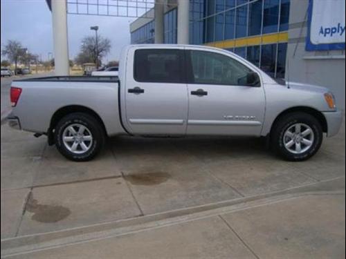Nissan Titan 2010 photo 3