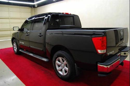 Nissan Titan 2010 photo 1