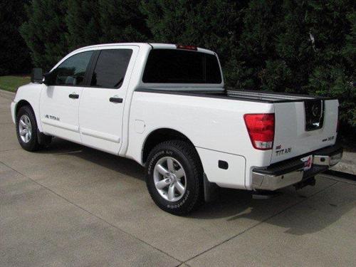 Nissan Titan 2010 photo 2