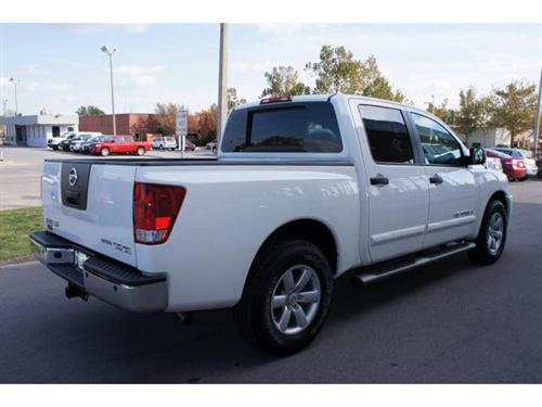Nissan Titan 2010 photo 2