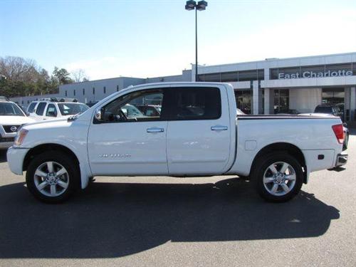 Nissan Titan 2010 photo 2