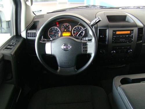 Nissan Titan 2010 photo 2