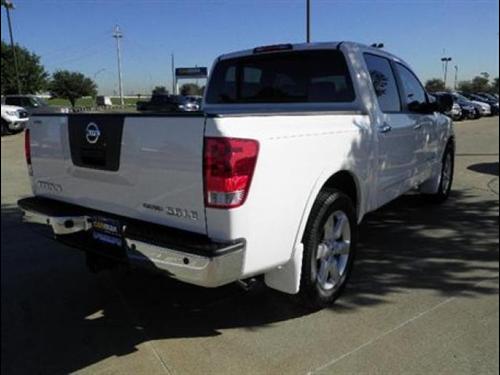 Nissan Titan 2010 photo 1