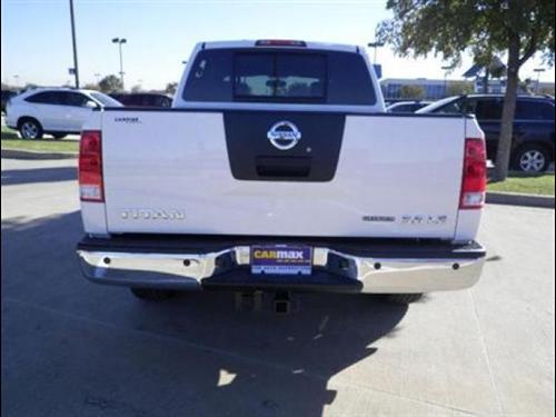 Nissan Titan 2010 photo 2
