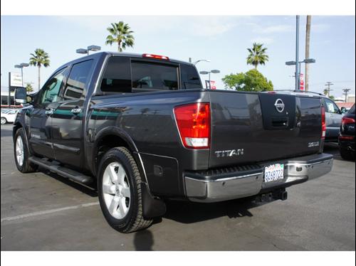 Nissan Titan 2010 photo 1