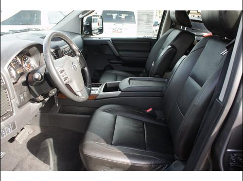 Nissan Titan 2010 photo 2