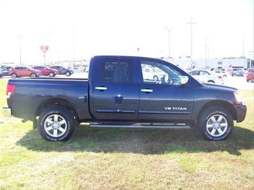 Nissan Titan 2010 photo 3