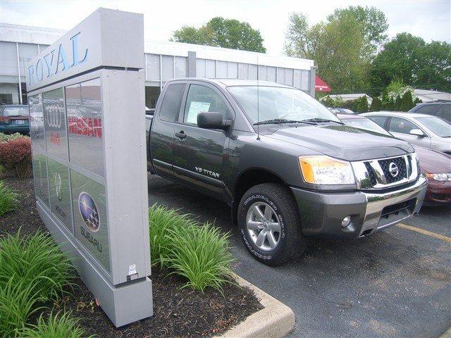 Nissan Titan 2010 photo 1