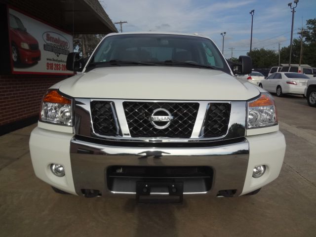Nissan Titan 2010 photo 2