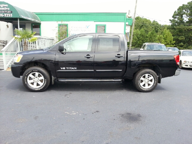 Nissan Titan 2010 photo 1