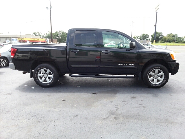 Nissan Titan 2010 photo 3