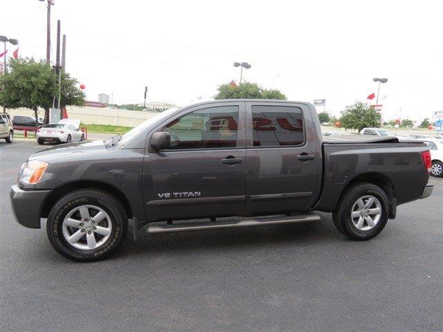 Nissan Titan 2010 photo 4