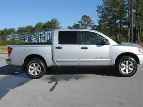 Nissan Titan 2010 photo 1