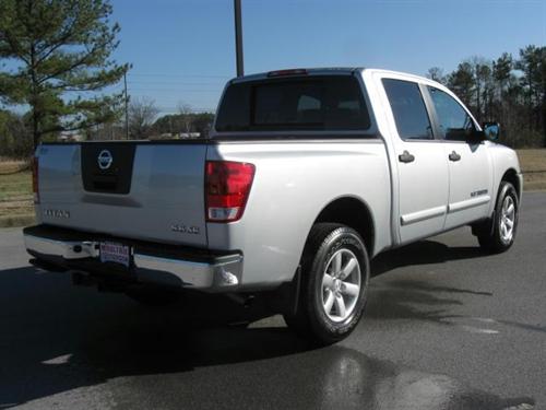 Nissan Titan 2010 photo 2