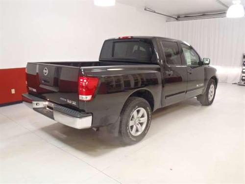 Nissan Titan 2010 photo 3