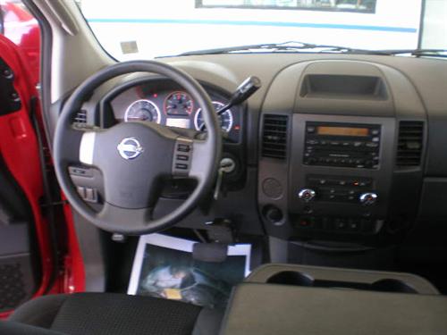 Nissan Titan 2010 photo 2