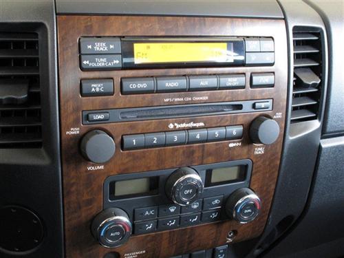 Nissan Titan 2010 photo 1