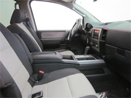 Nissan Titan 2010 photo 2