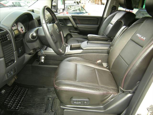 Nissan Titan 2011 photo 2