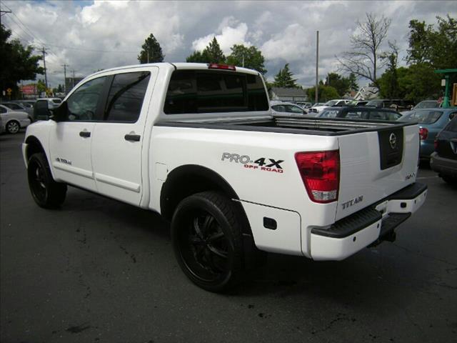 Nissan Titan 2011 photo 3